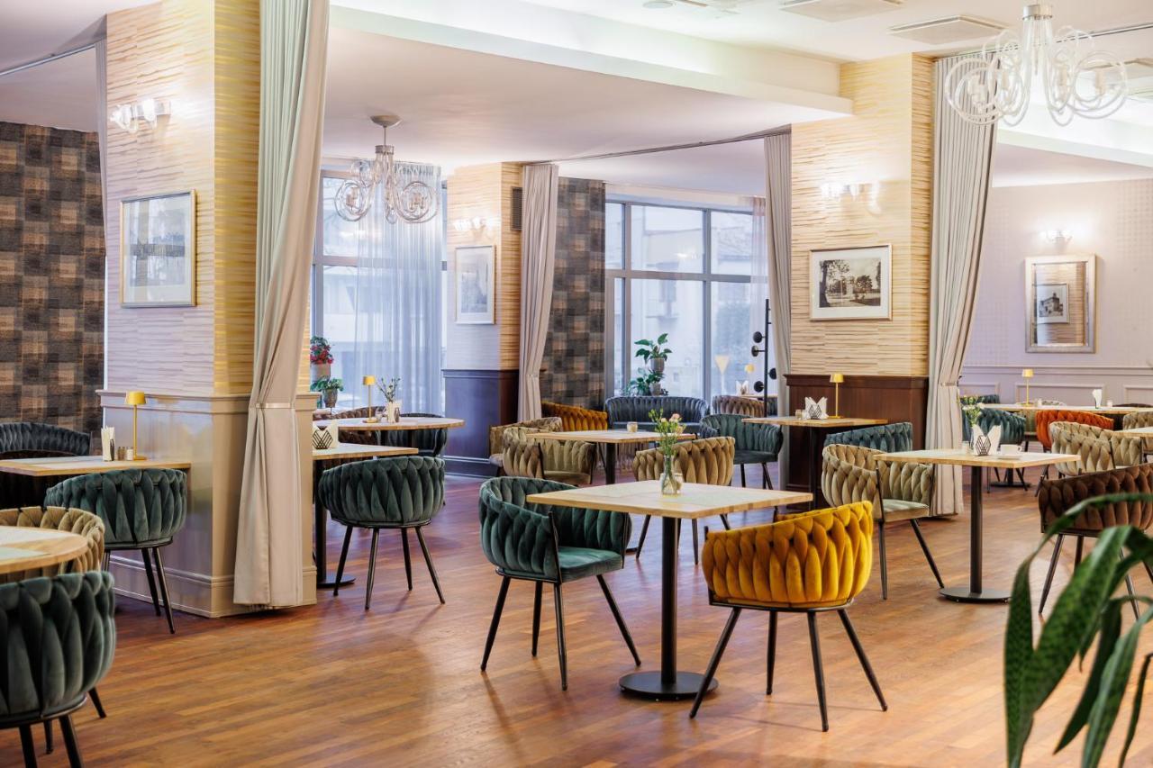 Hotel Tarnovia Тарнув Экстерьер фото
