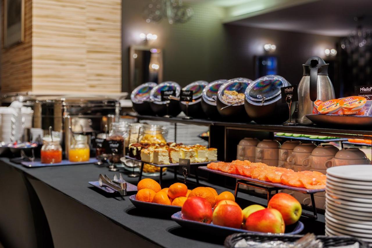 Hotel Tarnovia Тарнув Экстерьер фото