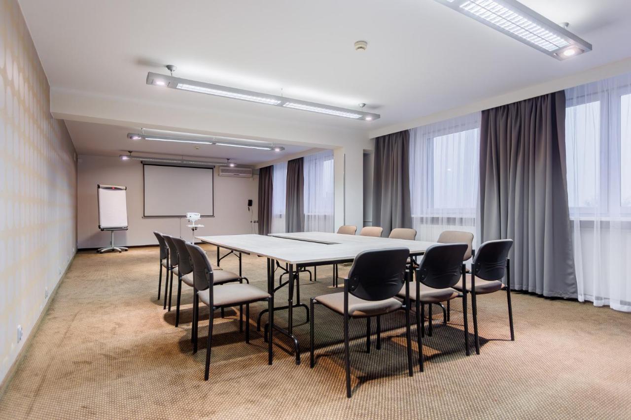 Hotel Tarnovia Тарнув Экстерьер фото