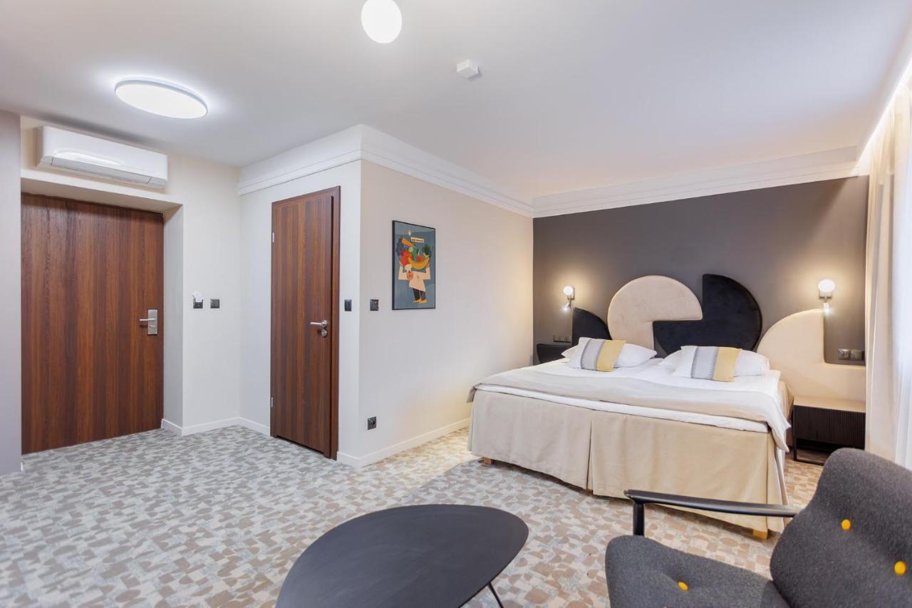 Hotel Tarnovia Тарнув Экстерьер фото