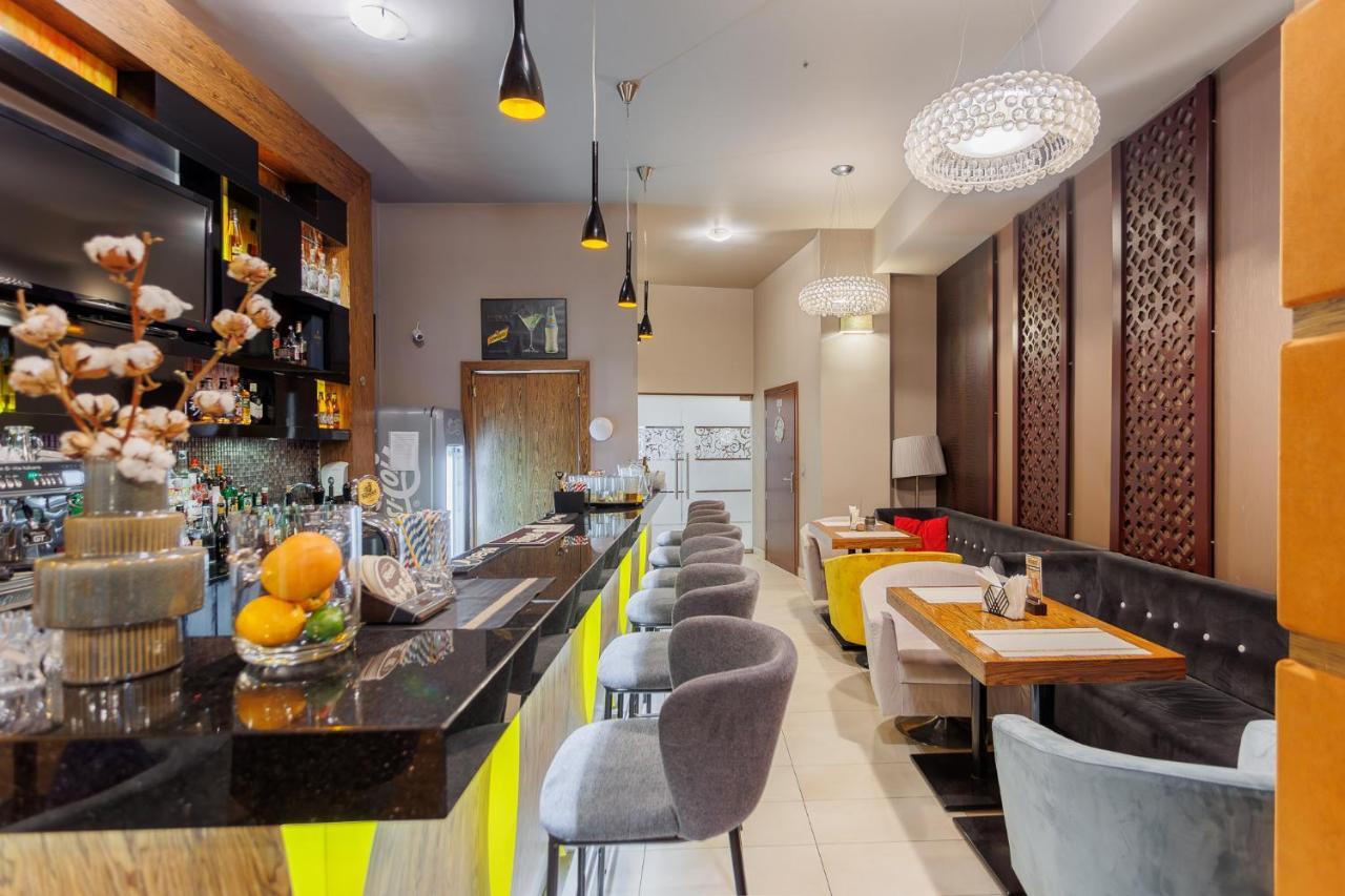 Hotel Tarnovia Тарнув Экстерьер фото