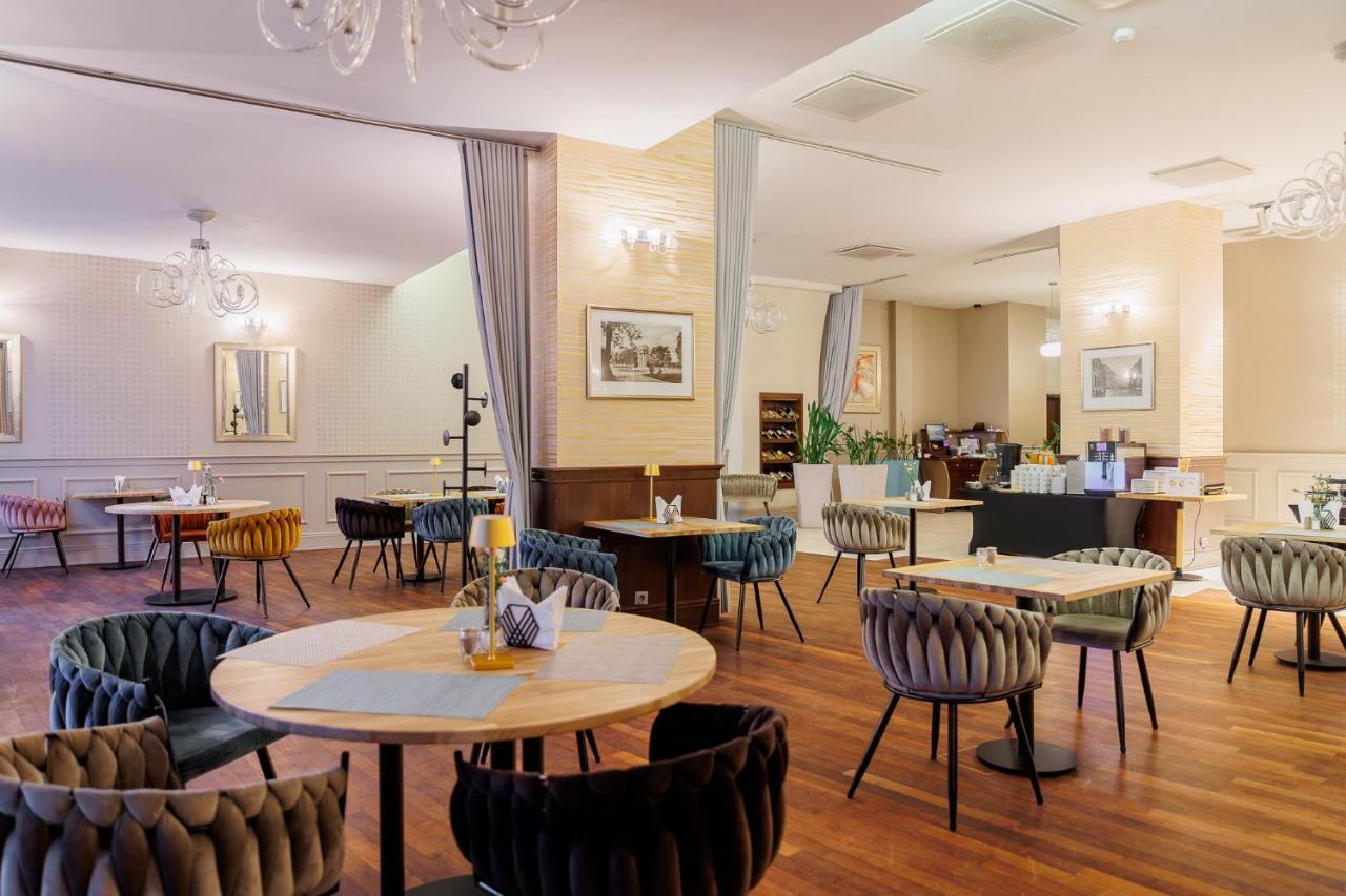 Hotel Tarnovia Тарнув Экстерьер фото