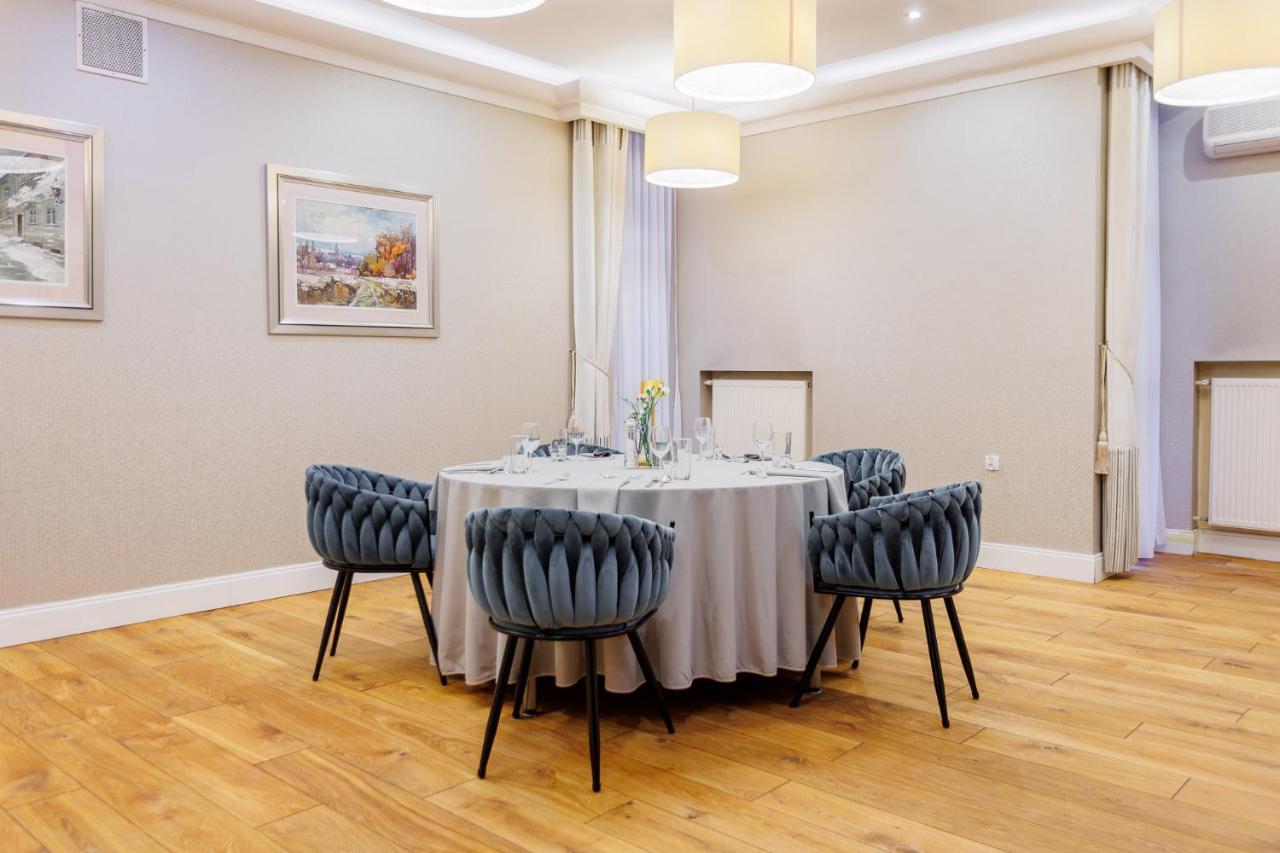 Hotel Tarnovia Тарнув Экстерьер фото