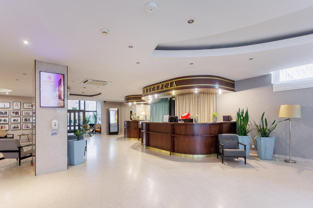 Hotel Tarnovia Тарнув Экстерьер фото