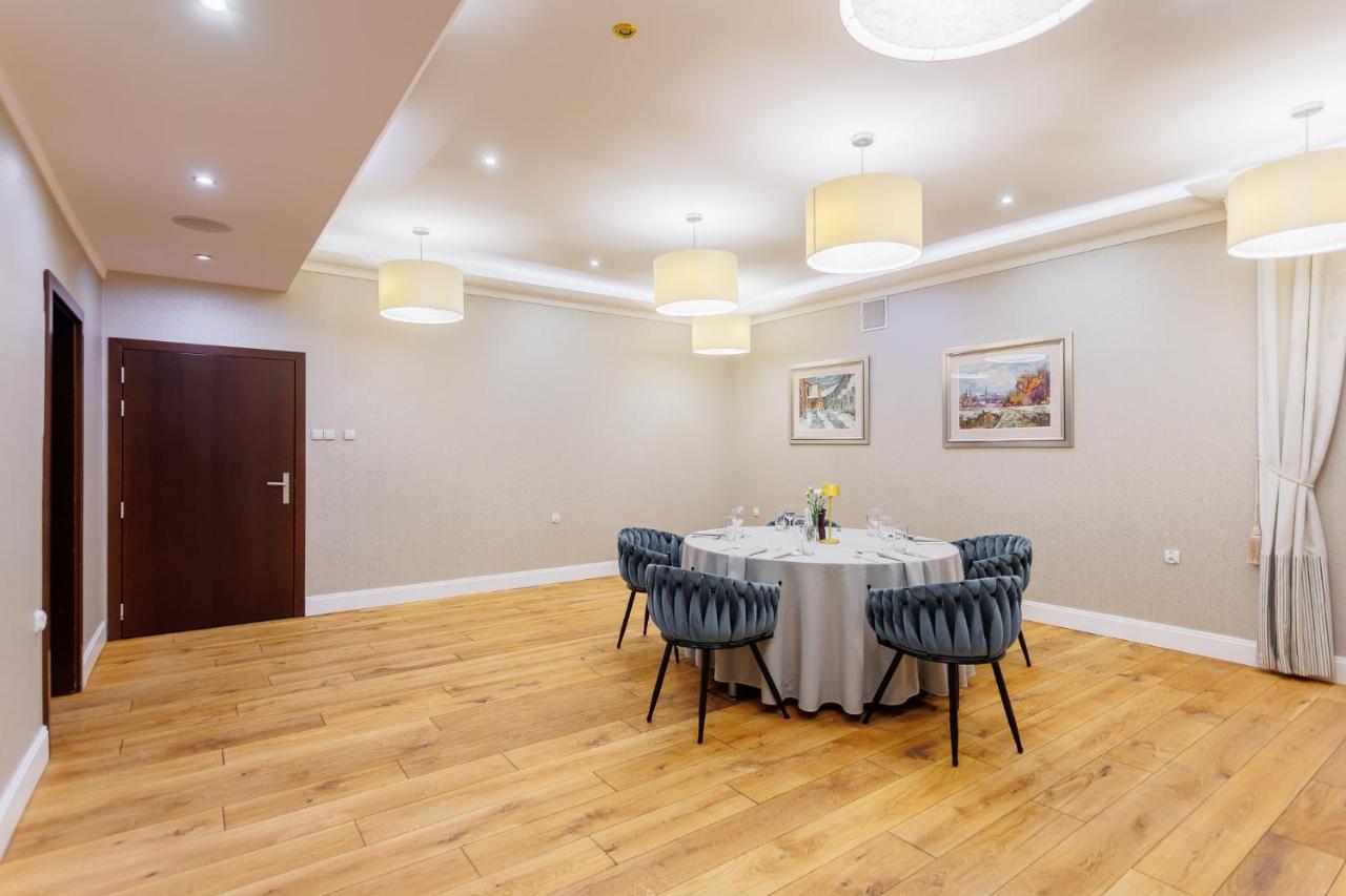 Hotel Tarnovia Тарнув Экстерьер фото