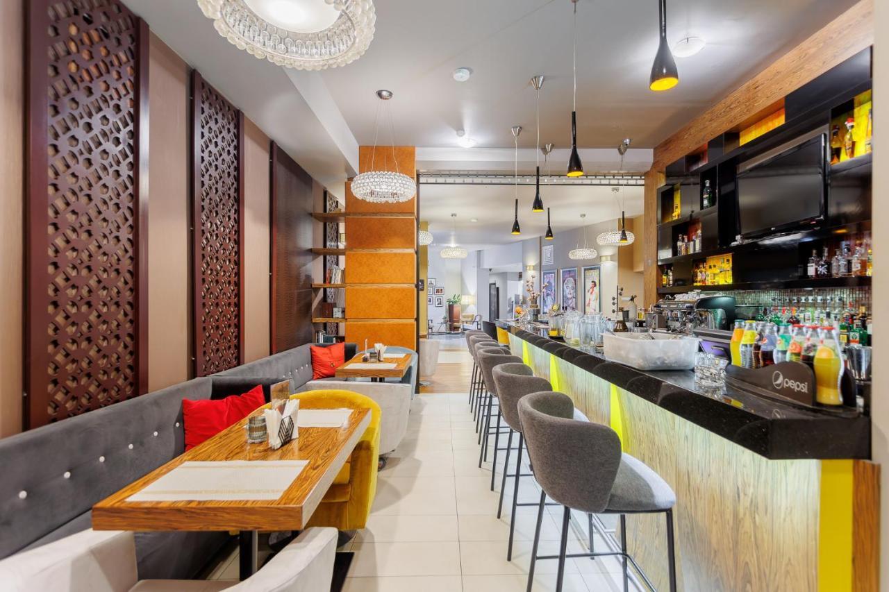 Hotel Tarnovia Тарнув Экстерьер фото