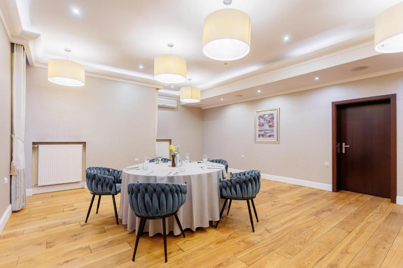 Hotel Tarnovia Тарнув Экстерьер фото