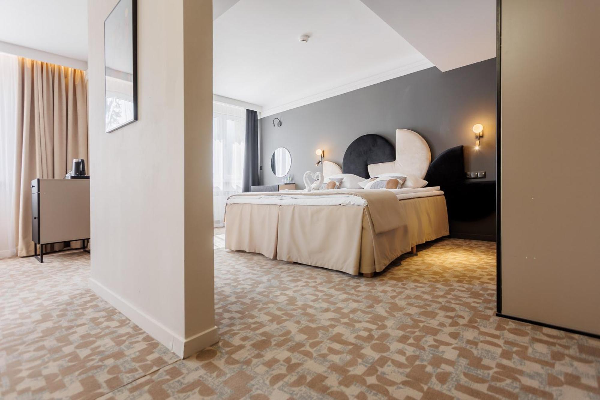 Hotel Tarnovia Тарнув Экстерьер фото