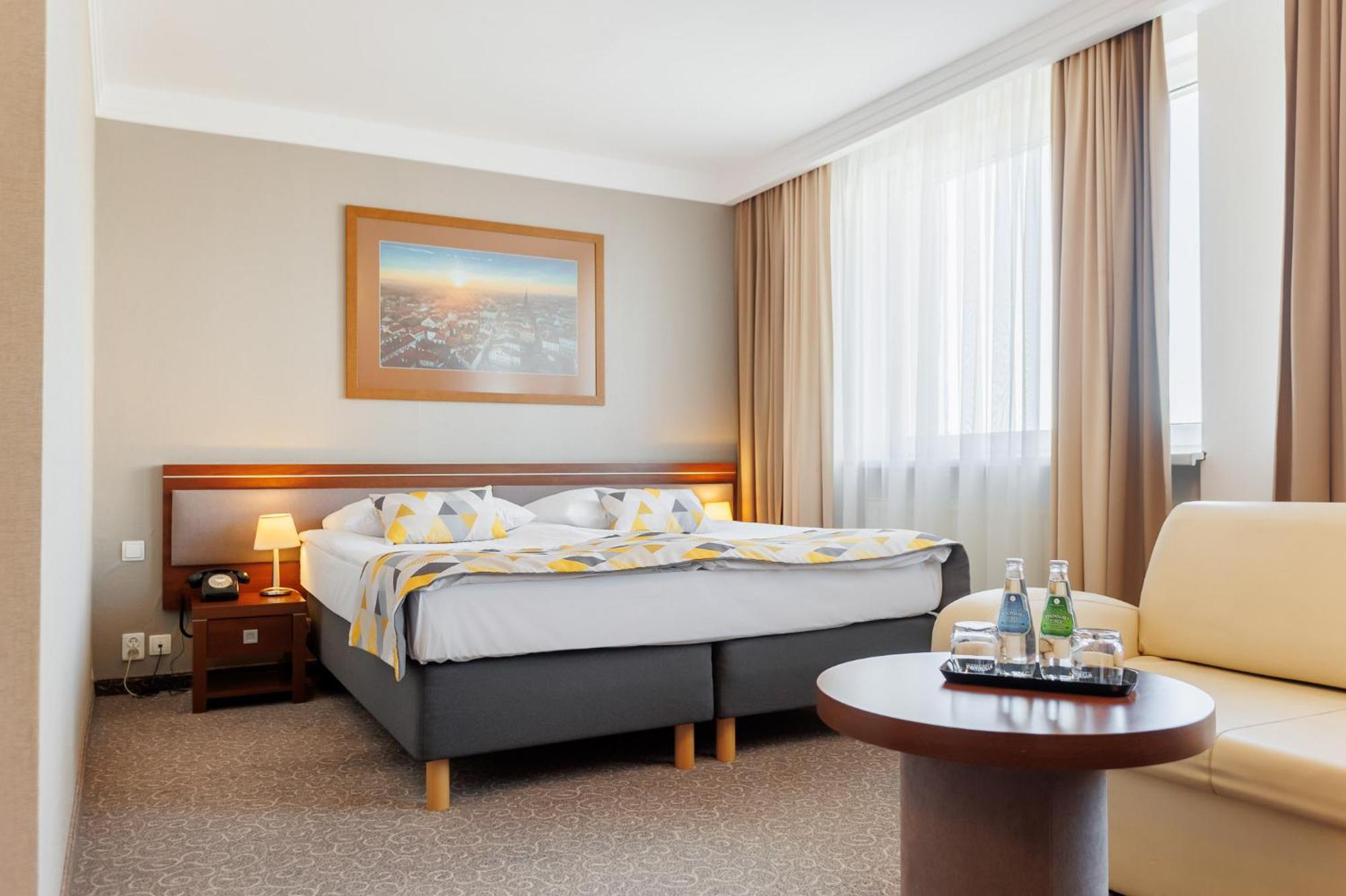 Hotel Tarnovia Тарнув Экстерьер фото