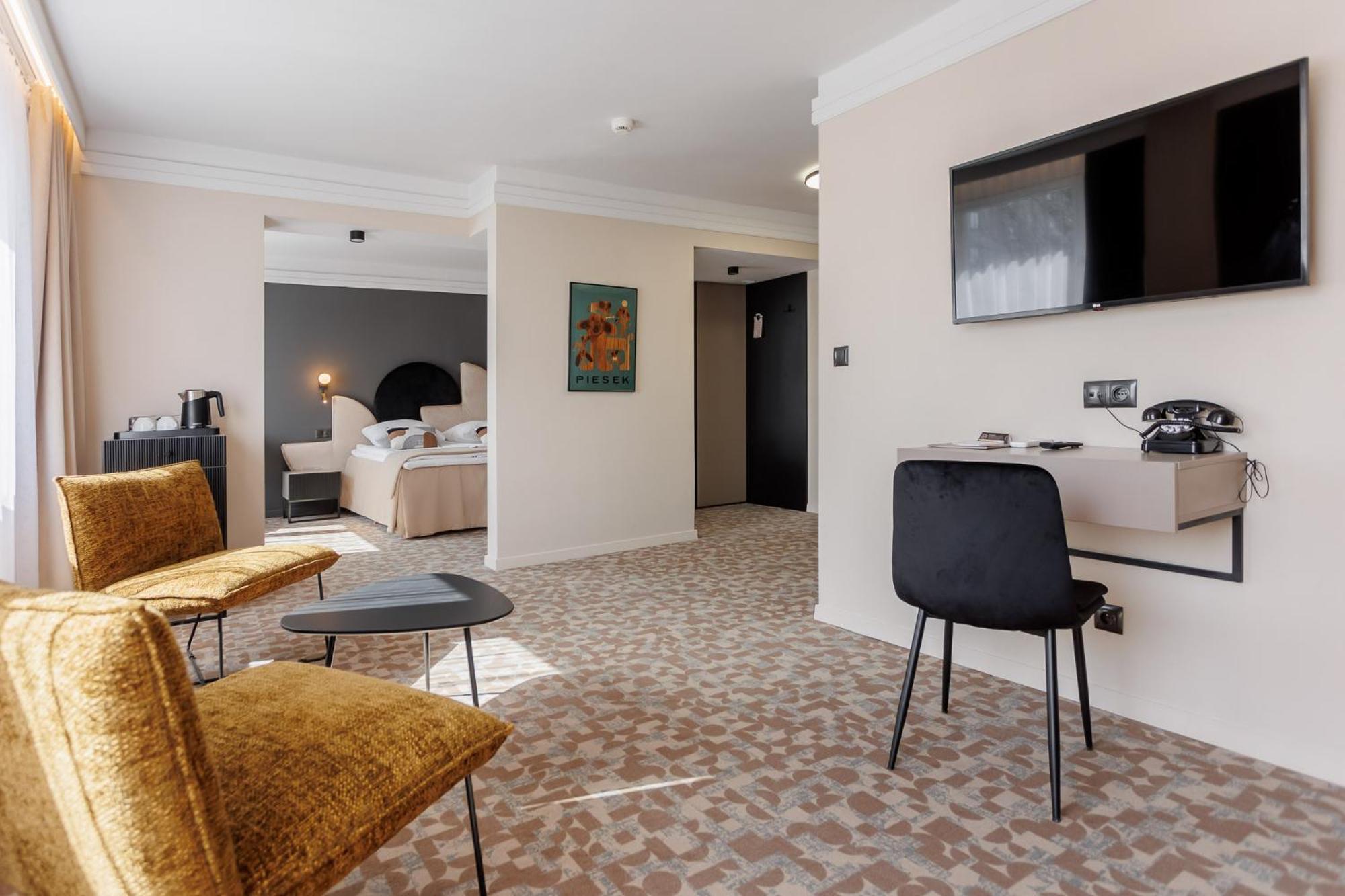 Hotel Tarnovia Тарнув Экстерьер фото