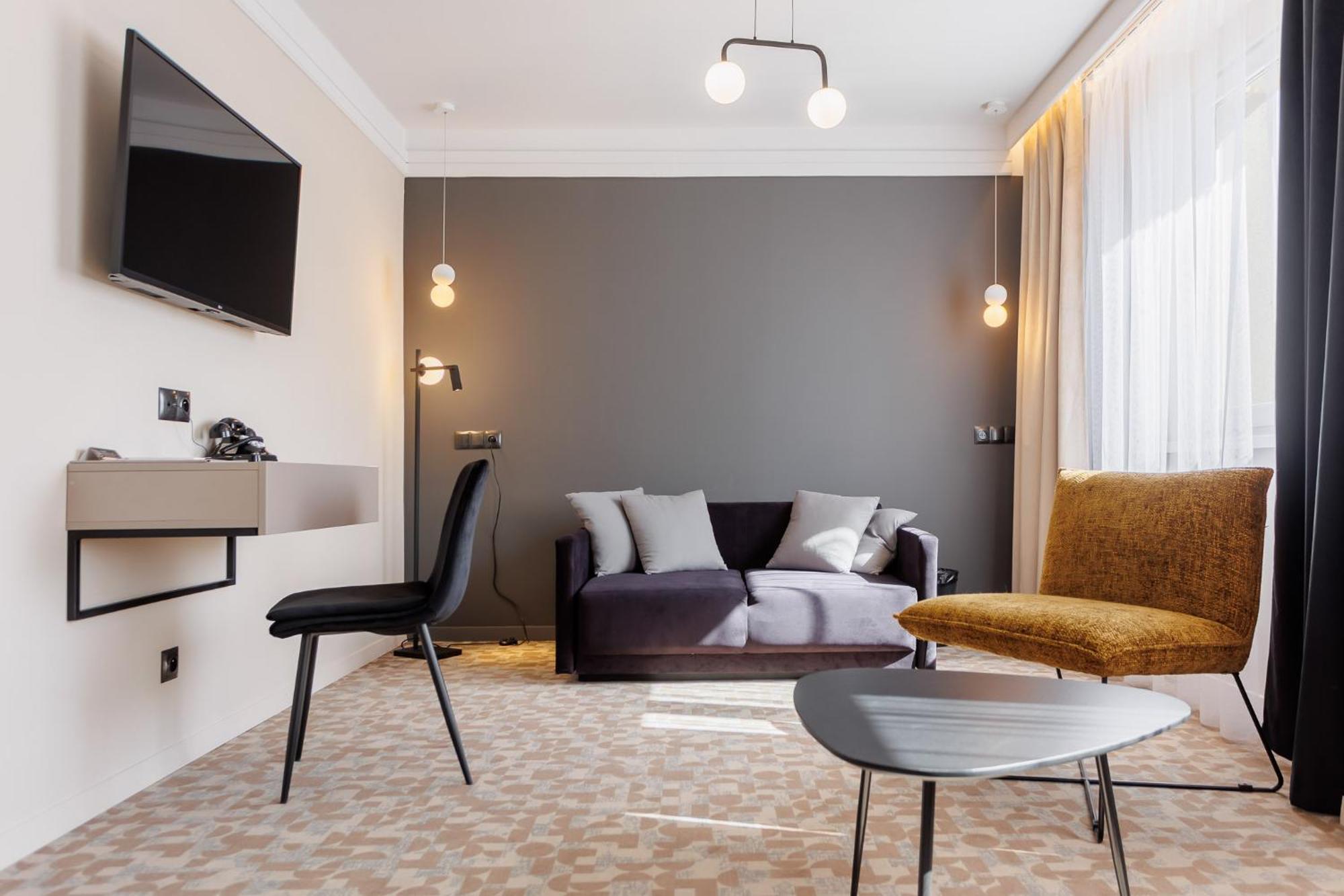 Hotel Tarnovia Тарнув Экстерьер фото