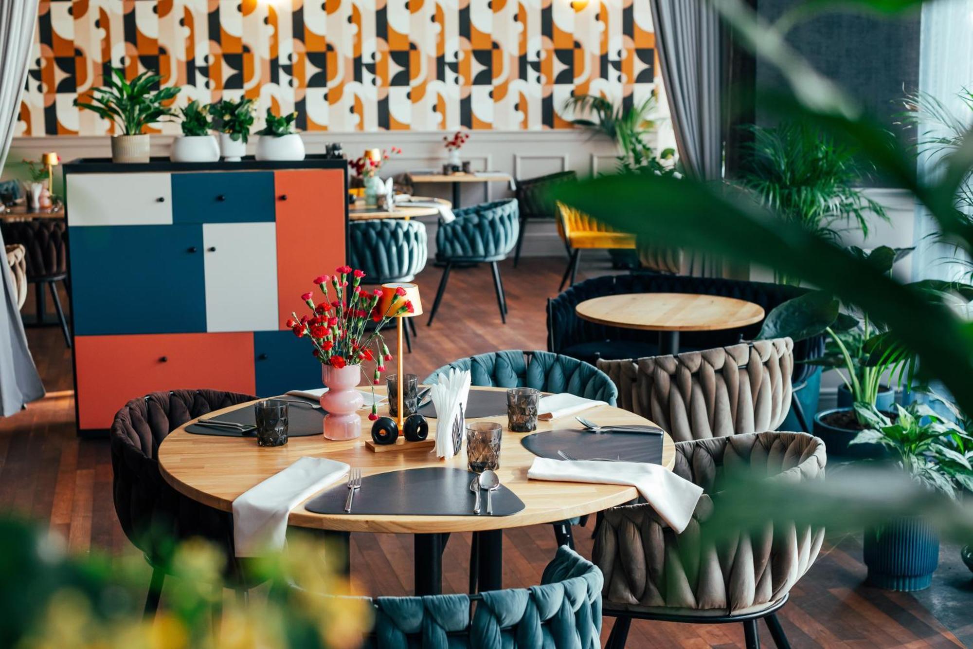 Hotel Tarnovia Тарнув Экстерьер фото