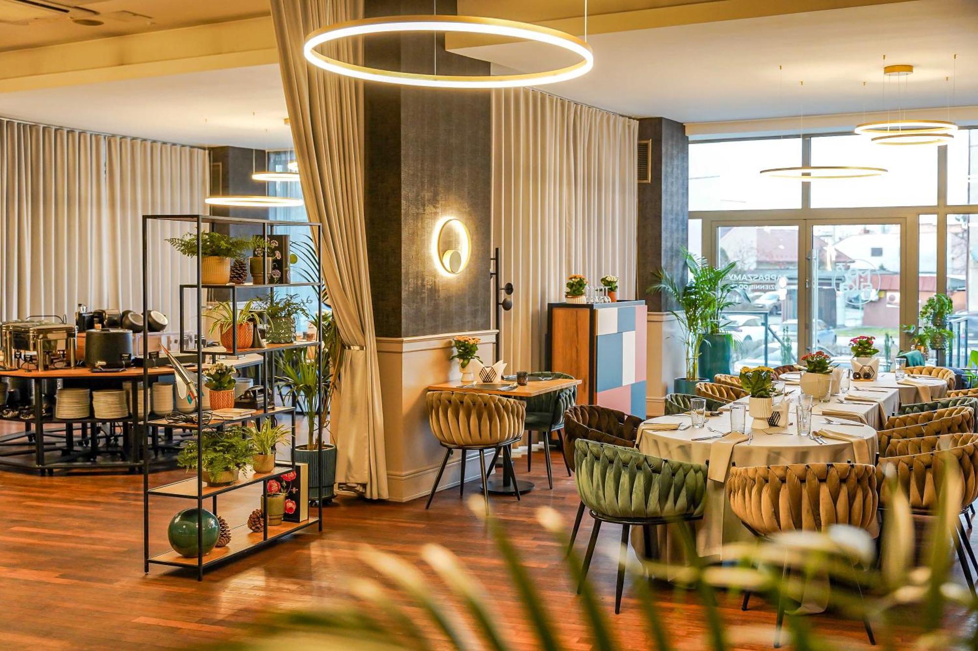 Hotel Tarnovia Тарнув Экстерьер фото