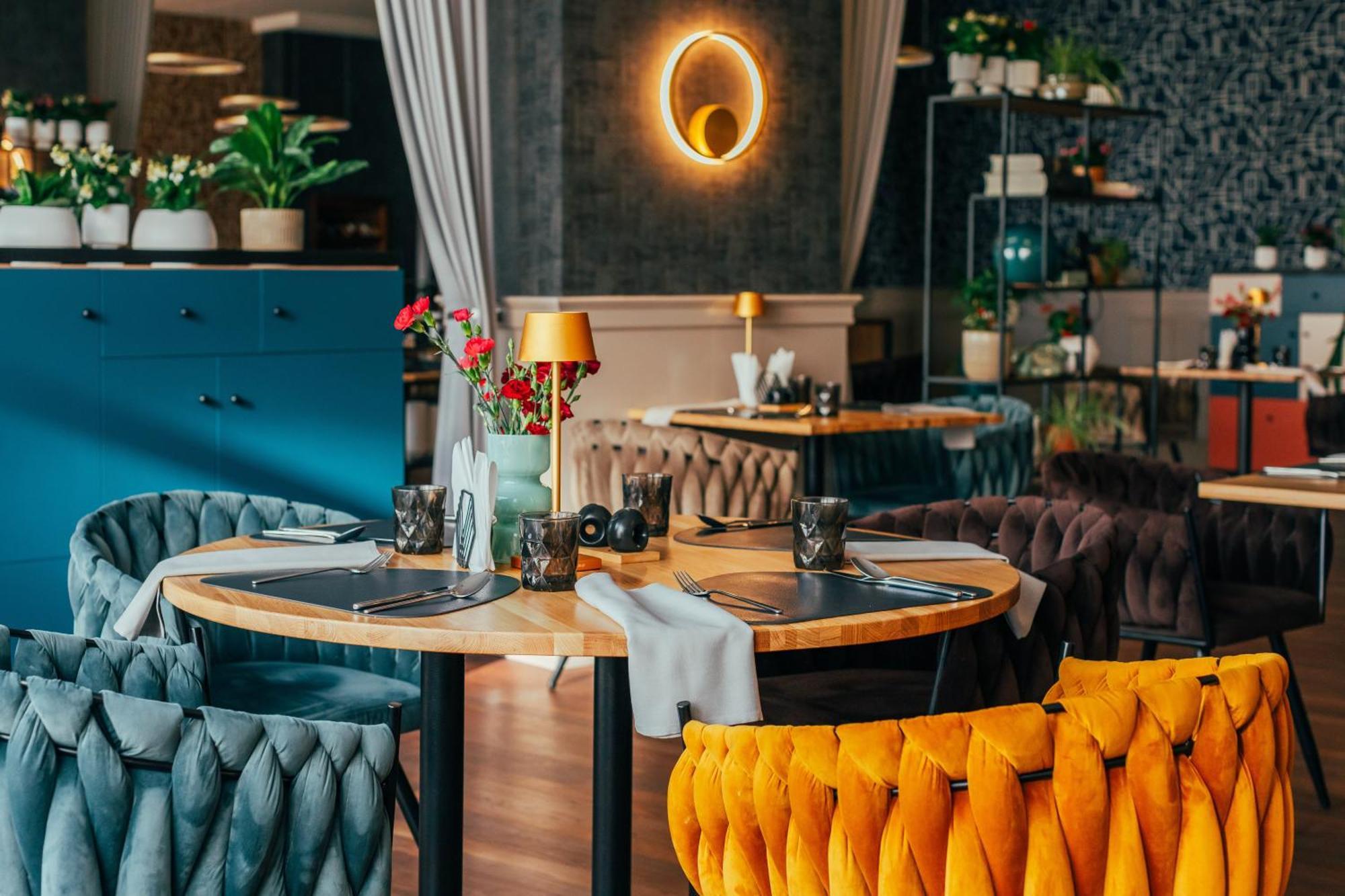 Hotel Tarnovia Тарнув Экстерьер фото