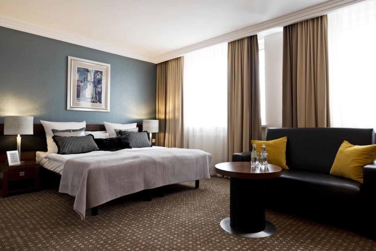 Hotel Tarnovia Тарнув Экстерьер фото