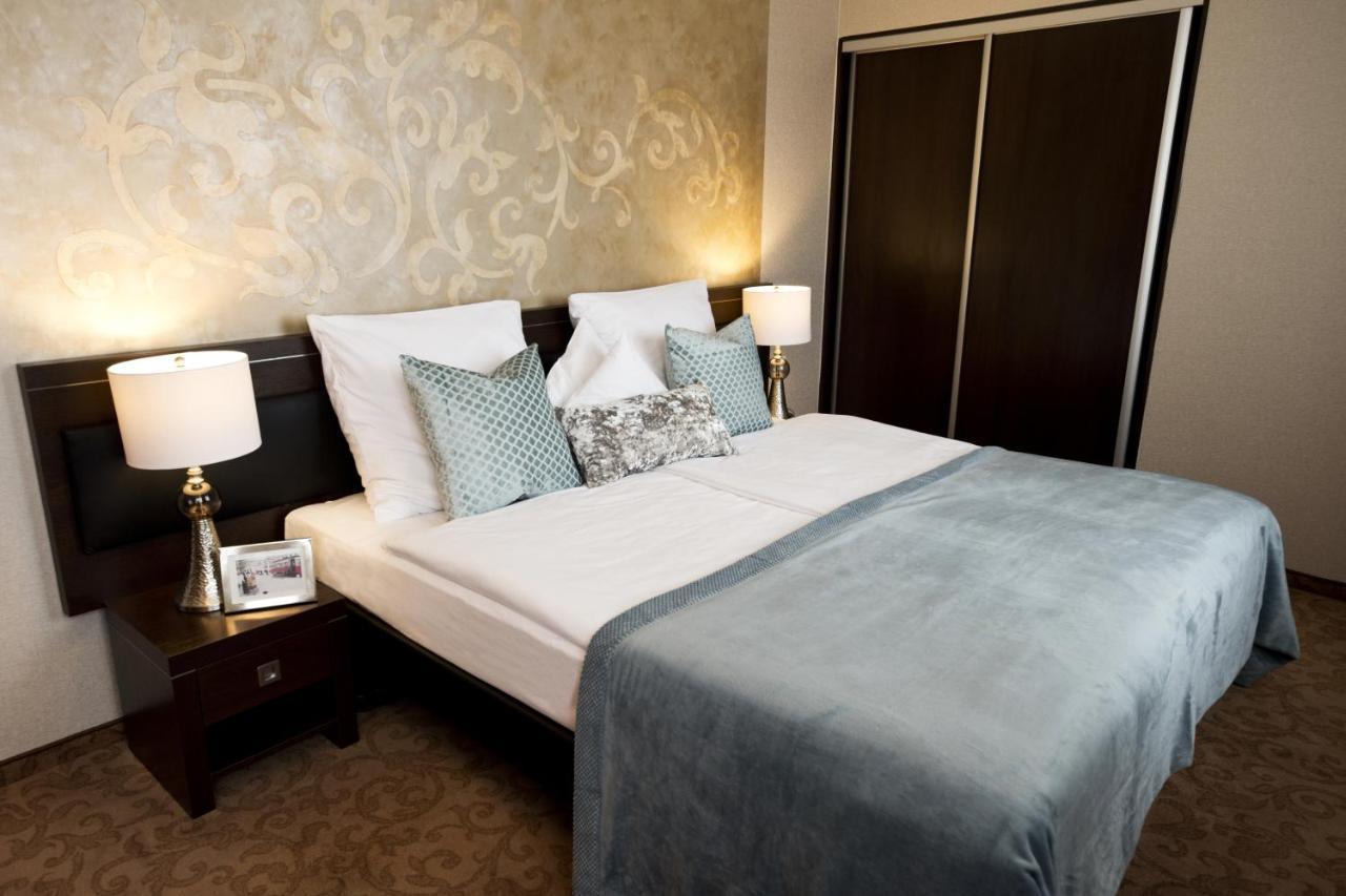 Hotel Tarnovia Тарнув Экстерьер фото