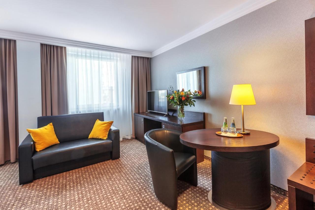 Hotel Tarnovia Тарнув Экстерьер фото