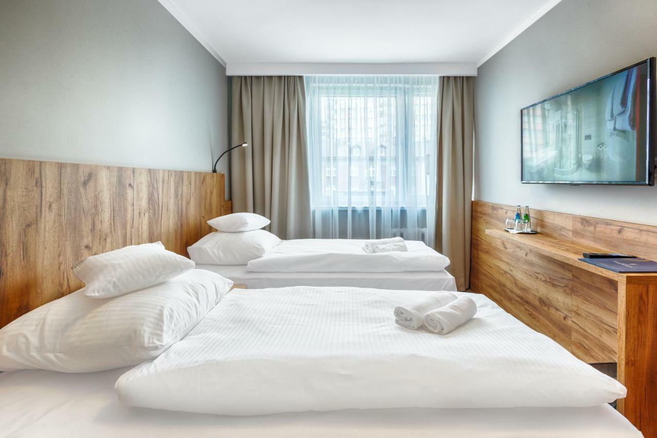 Hotel Tarnovia Тарнув Экстерьер фото